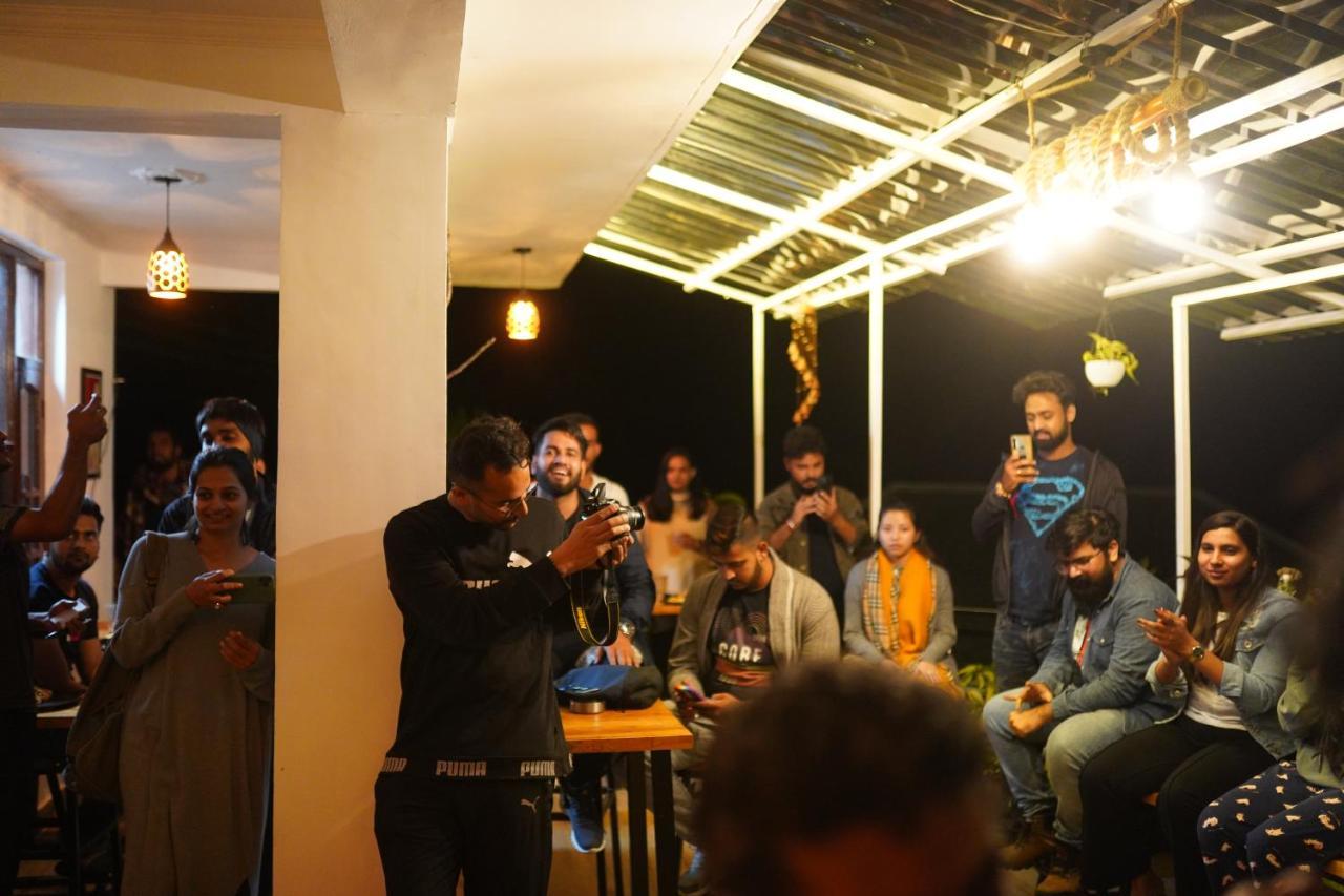 Young Monk Hostel & Cafe Dharamkot МакЛеод Ганж Екстериор снимка