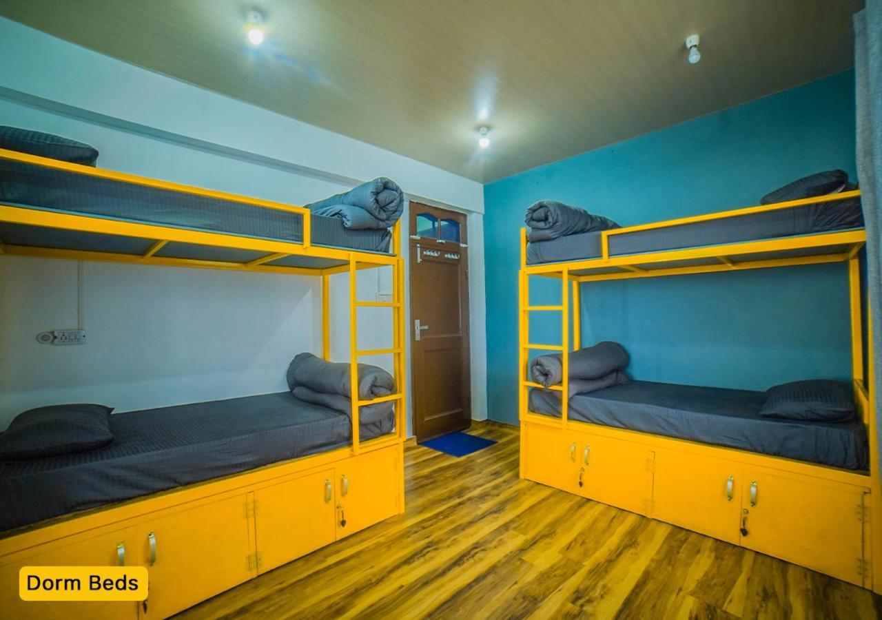 Young Monk Hostel & Cafe Dharamkot МакЛеод Ганж Екстериор снимка
