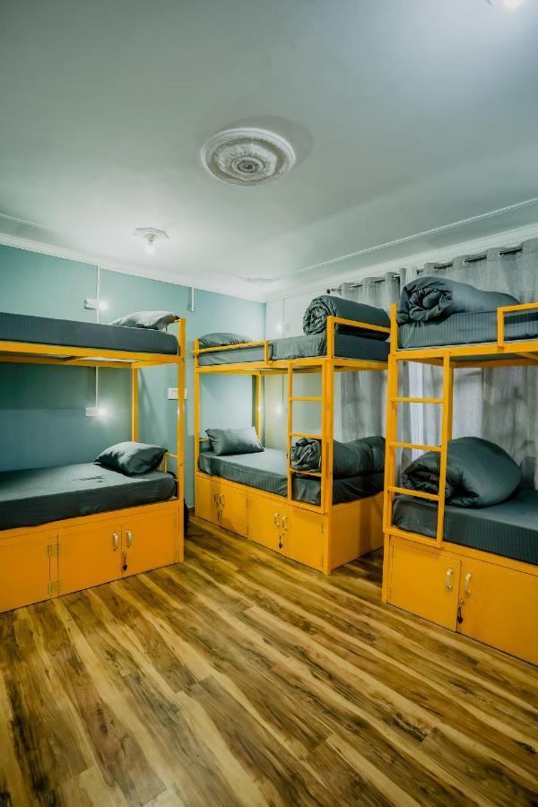 Young Monk Hostel & Cafe Dharamkot МакЛеод Ганж Екстериор снимка