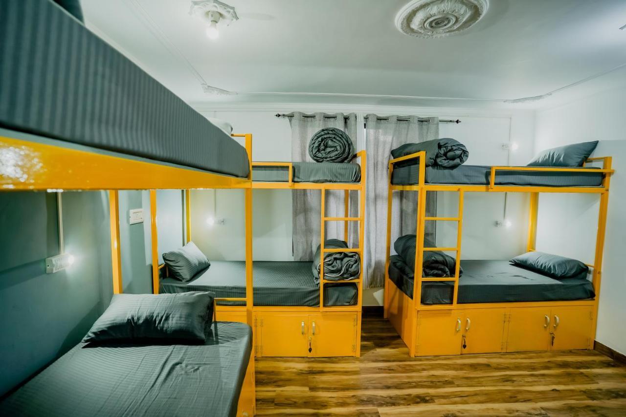 Young Monk Hostel & Cafe Dharamkot МакЛеод Ганж Екстериор снимка